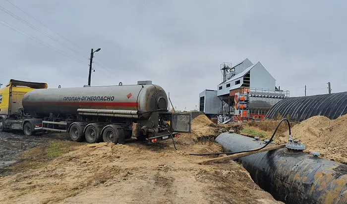 Заправка автономного газоснабжения в Барнауле и Алтайском крае Визуальный отчет о выполненных работах по обеспечению автономным отоплением частных домов и предприятий в Алтайском крае. В галерее представлены фотографии процесса заправки газгольдеров от компании «СоюзТеплоМонтаж». Надежные поставки газа.