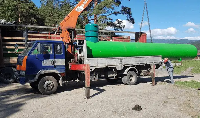 Монтаж системы автономной газификации. Рубцовск, Курья Визуальный отчет о выполненных работах по установке горизонтального резервуара с теплоизоляцией для коммерческого использования. В галерее представлены фотографии процесса монтажа оборудования, обеспечивающего независимость объектов в Саввушках и Колывани от централизованных сетей.